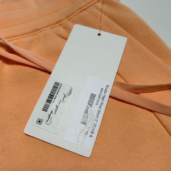 Lululemon Women’s Scuba Shorts Orange Peach Size 6 NWT - Picture 5 of 5
